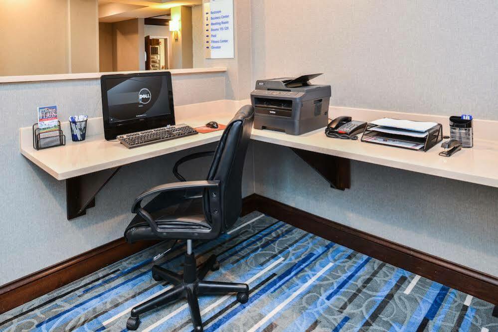 Holiday Inn Express Hotel & Suites York By Ihg Dış mekan fotoğraf